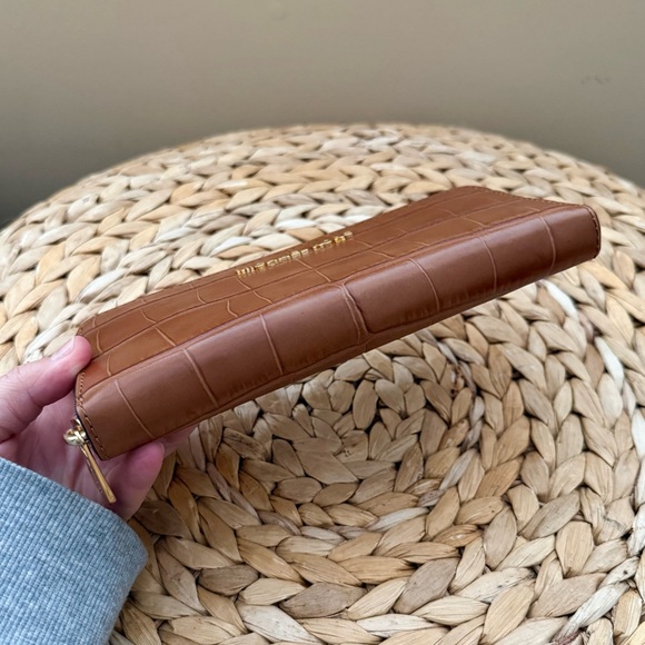 MICHAEL KORS genuine leather croc embossed continental zipper wallet - Picture 2 of 5